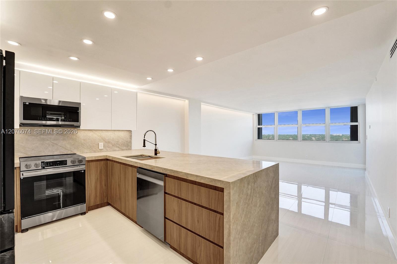 1400 S Ocean Dr # 1205 — Photo 2