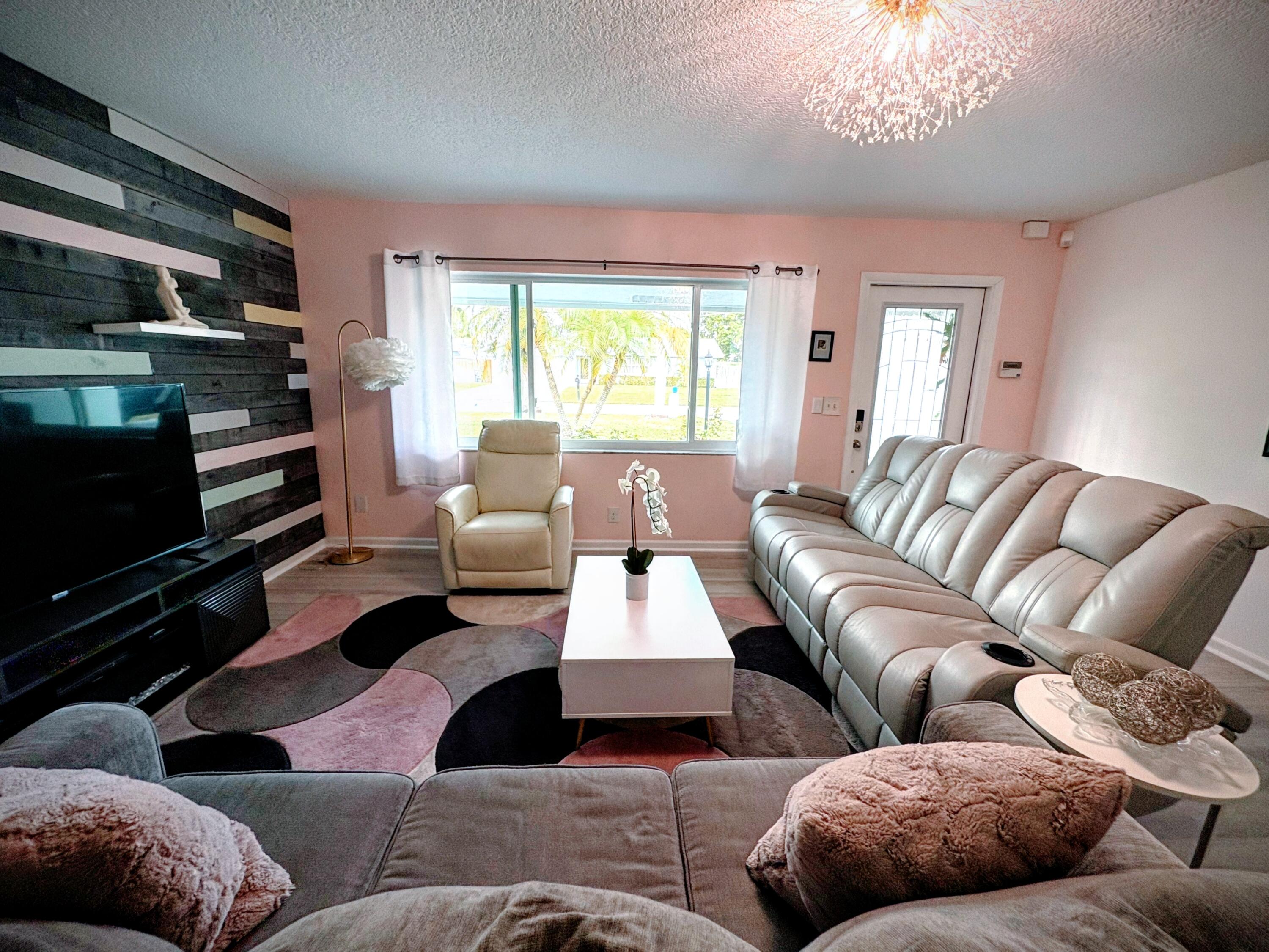 3080 Tropical Trail — Photo 4