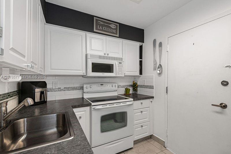 17800 Atlantic Blvd # 203 — Photo 3