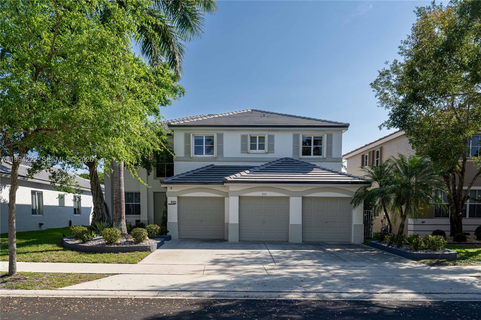 910 Sunflower Cir, Weston FL 33327