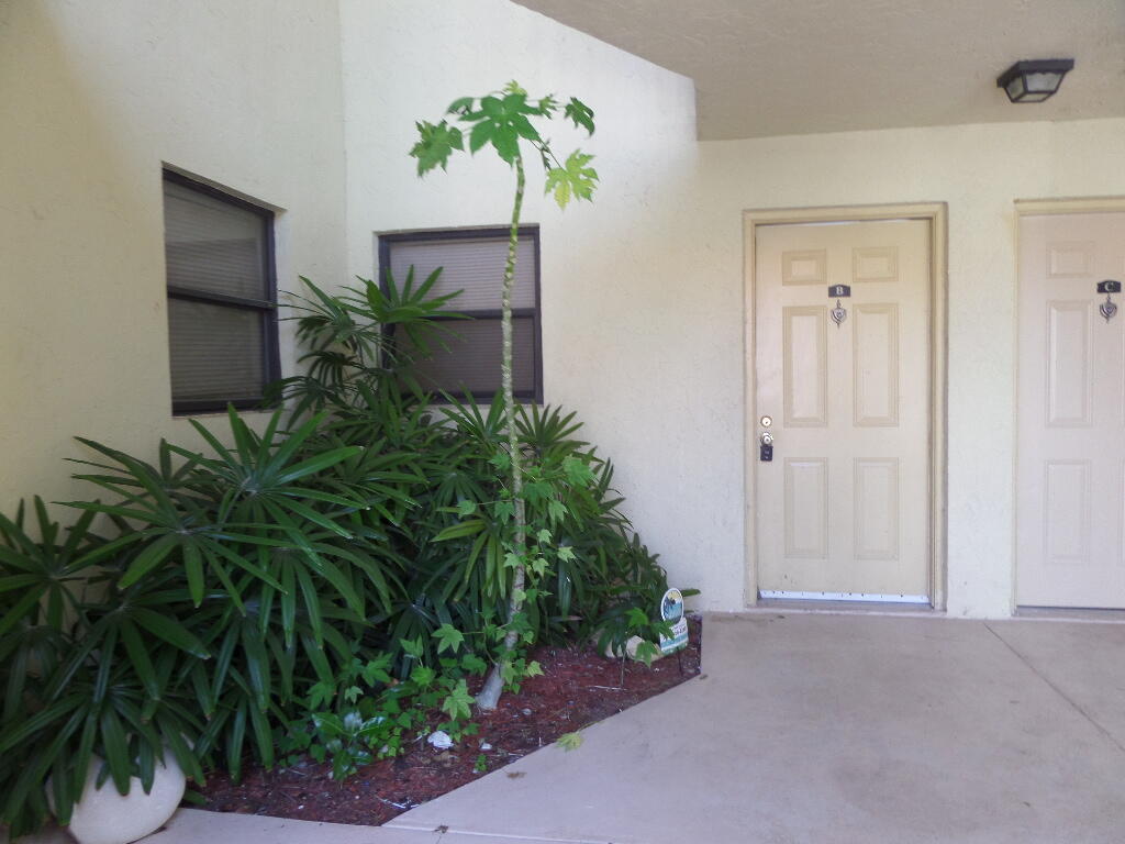 1524 LAKE CRYSTAL Drive # B — Photo 2