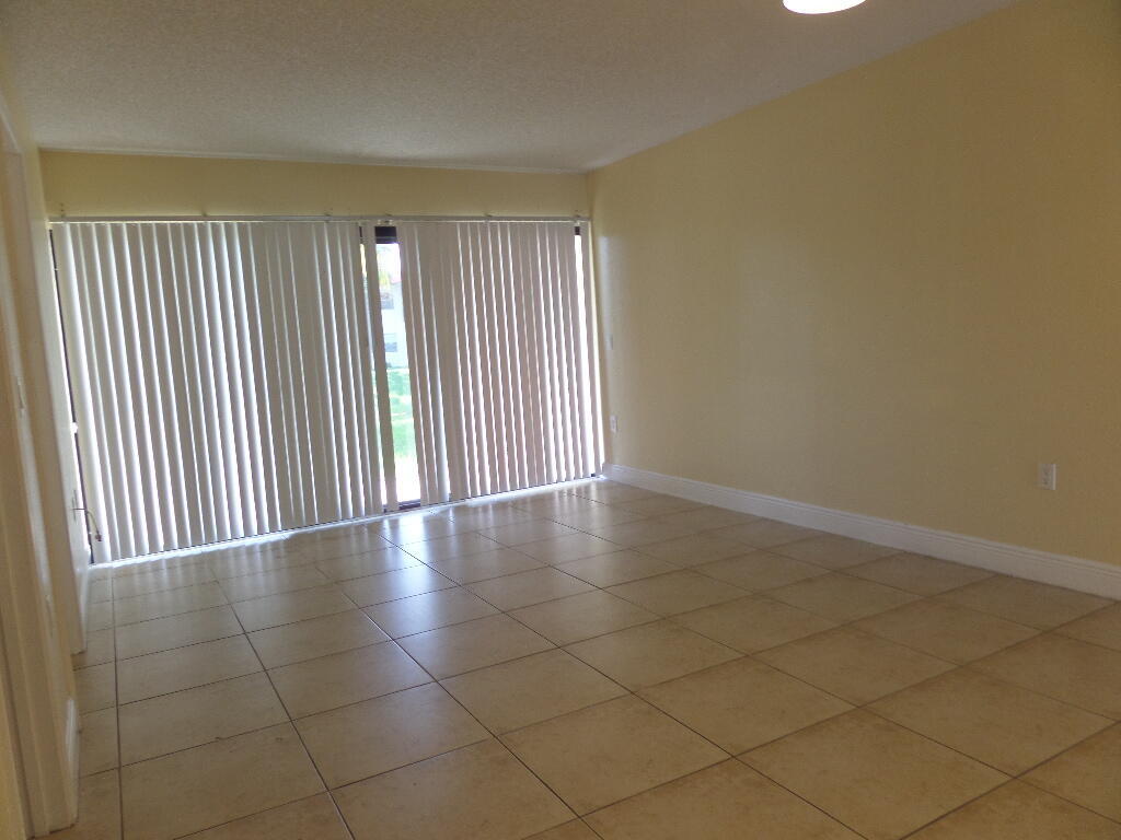 1524 LAKE CRYSTAL Drive # B — Photo 4