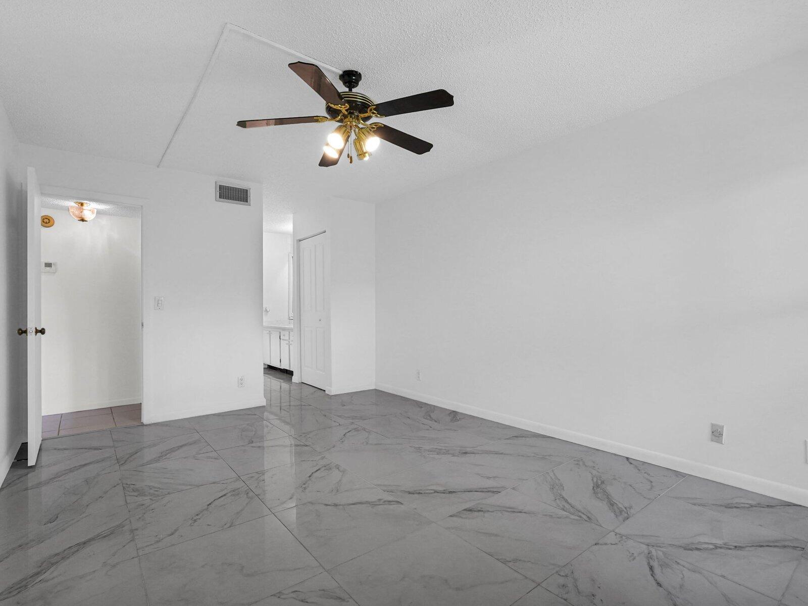 2011 SW 15th Street # 151 — Photo 3
