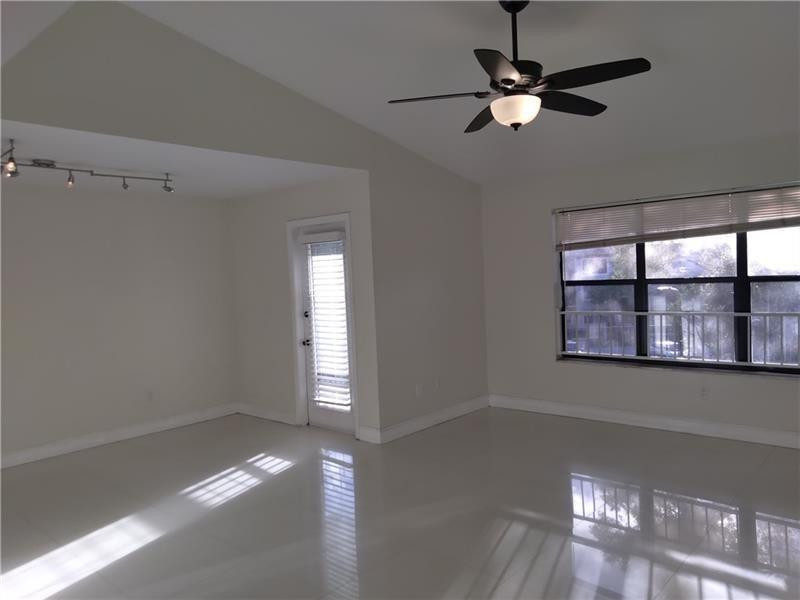 4261 W MCNAB Road # 32, Pompano Beach FL 33069