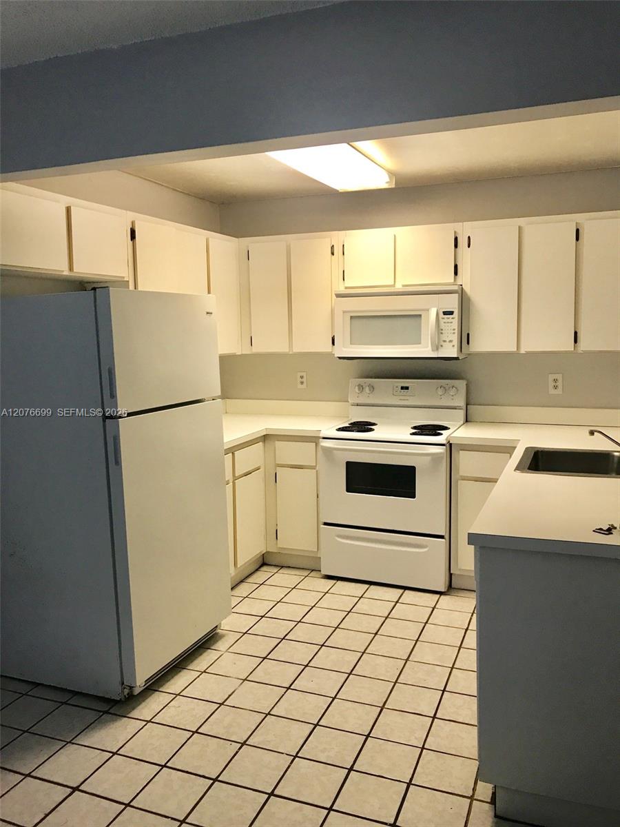 9810 Hammocks Blvd # 202 — Photo 2