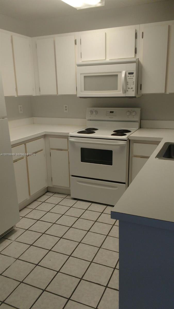 9810 Hammocks Blvd # 202 — Photo 3