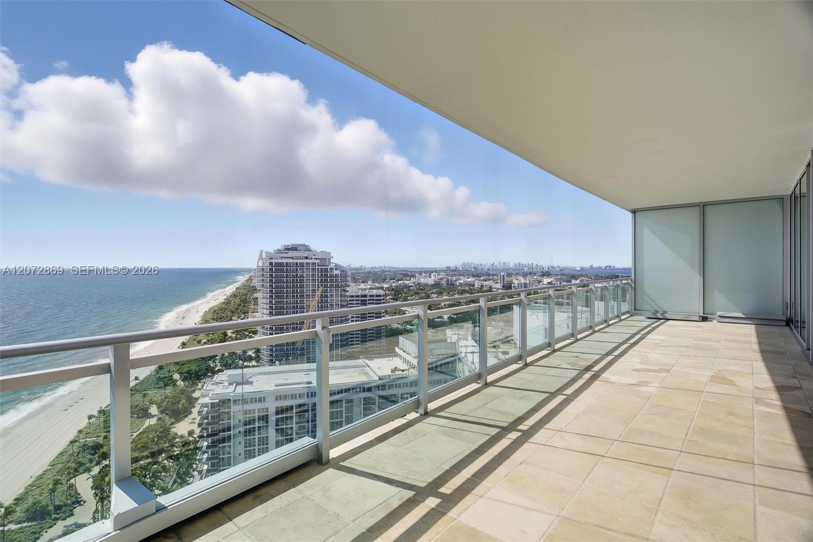 Balcony 1 SE direct ocean view