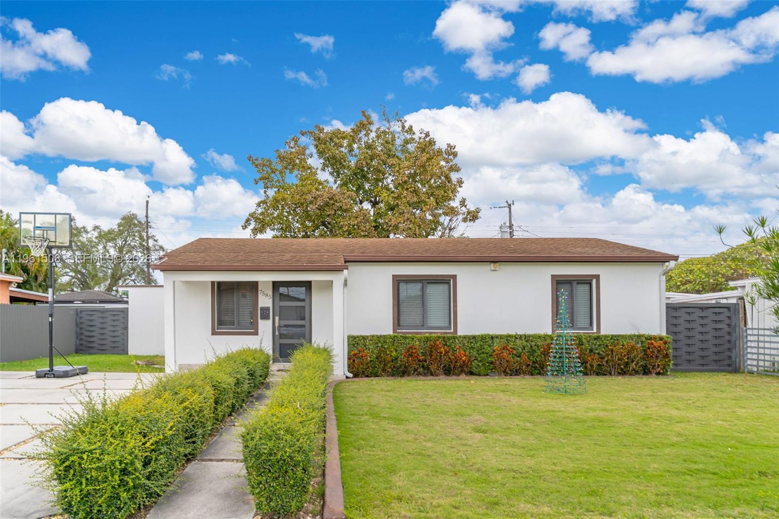 7585 SW 28th St, Miami FL 33155