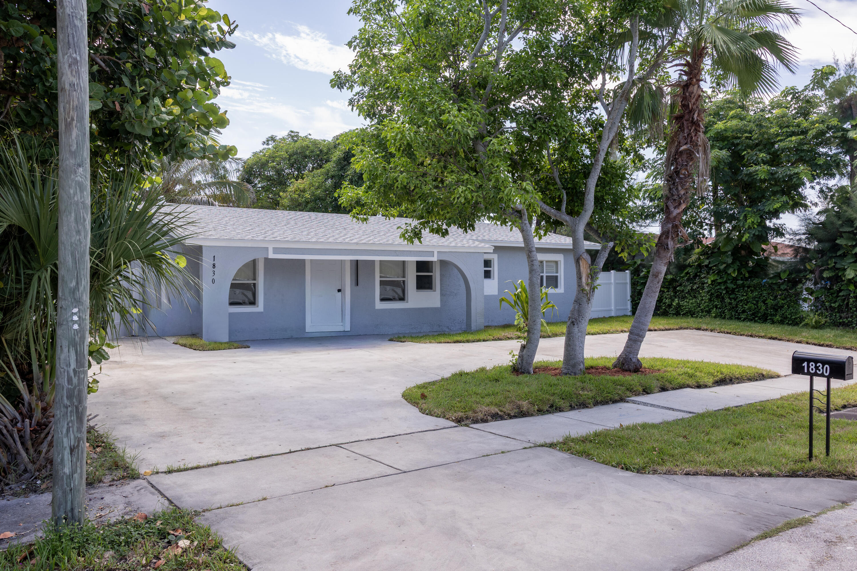 1830 NE 2ND Lane NE, Boynton Beach FL 33435