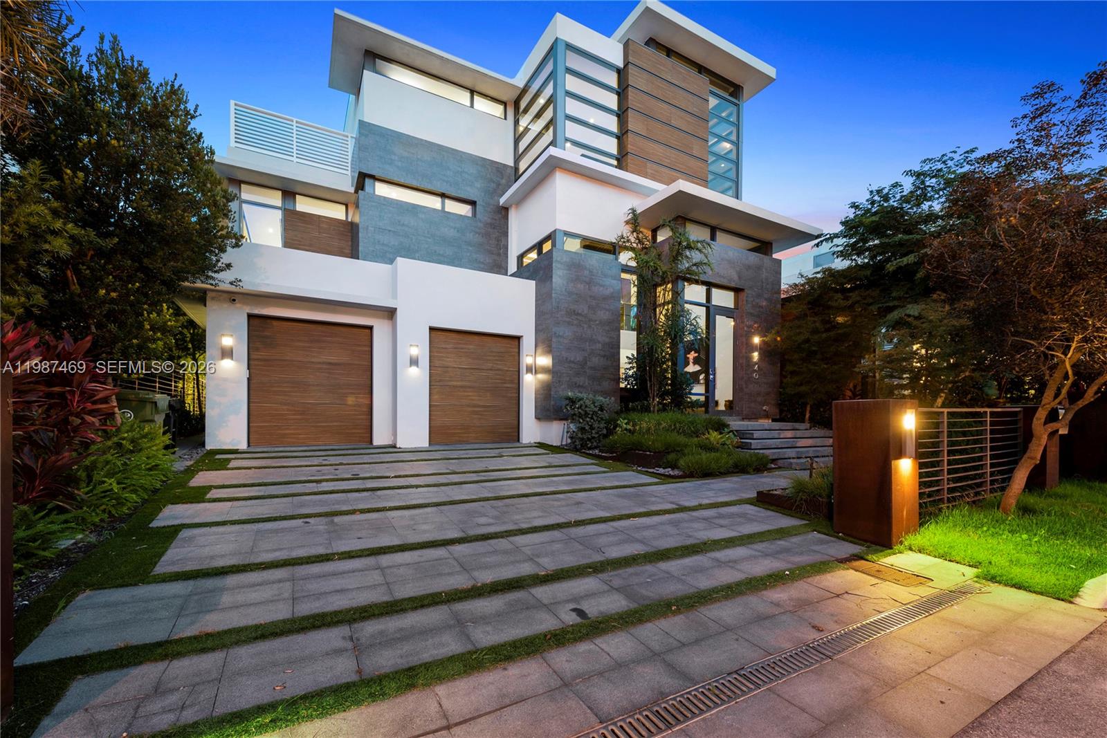 440 Mola Ave — Photo 2