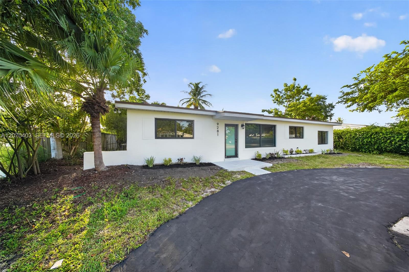 9281 Martinique Dr — Photo 3