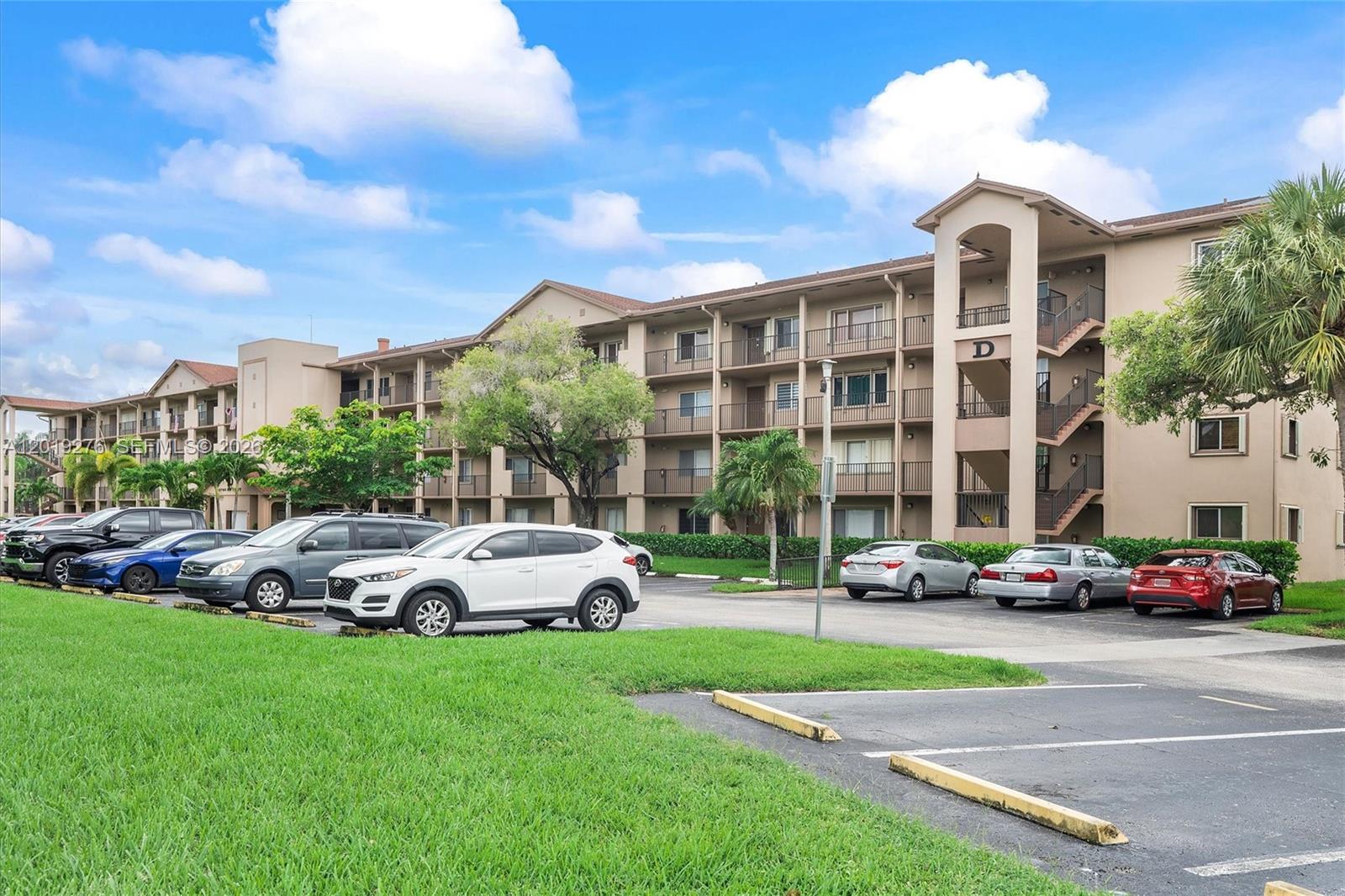 13700 SW 14th St # 411D, Pembroke Pines FL 33027
