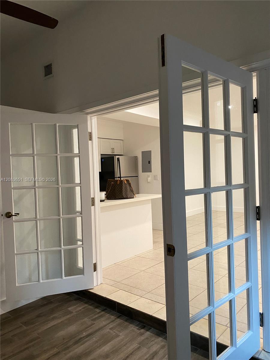 1 Edgewater Dr # 103 — Photo 2