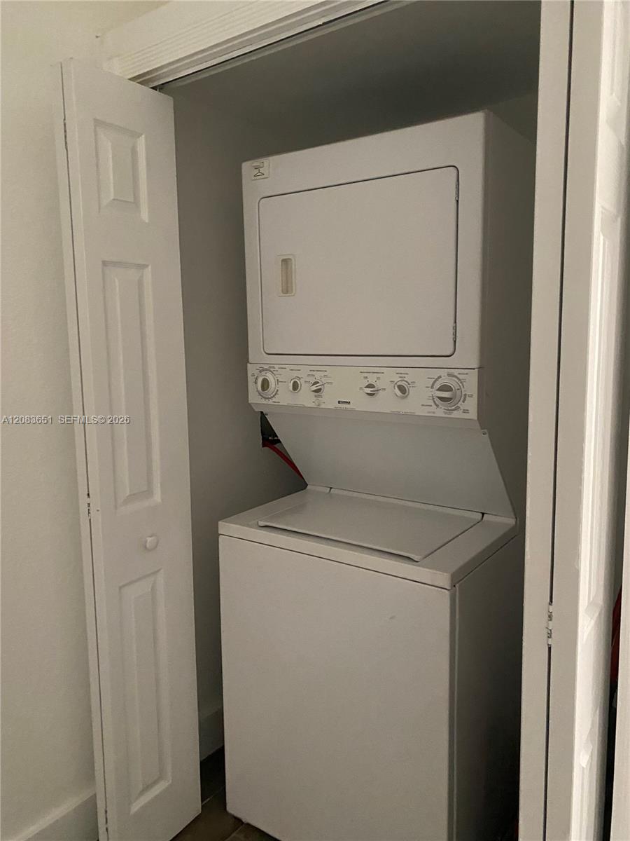 1 Edgewater Dr # 103 — Photo 3