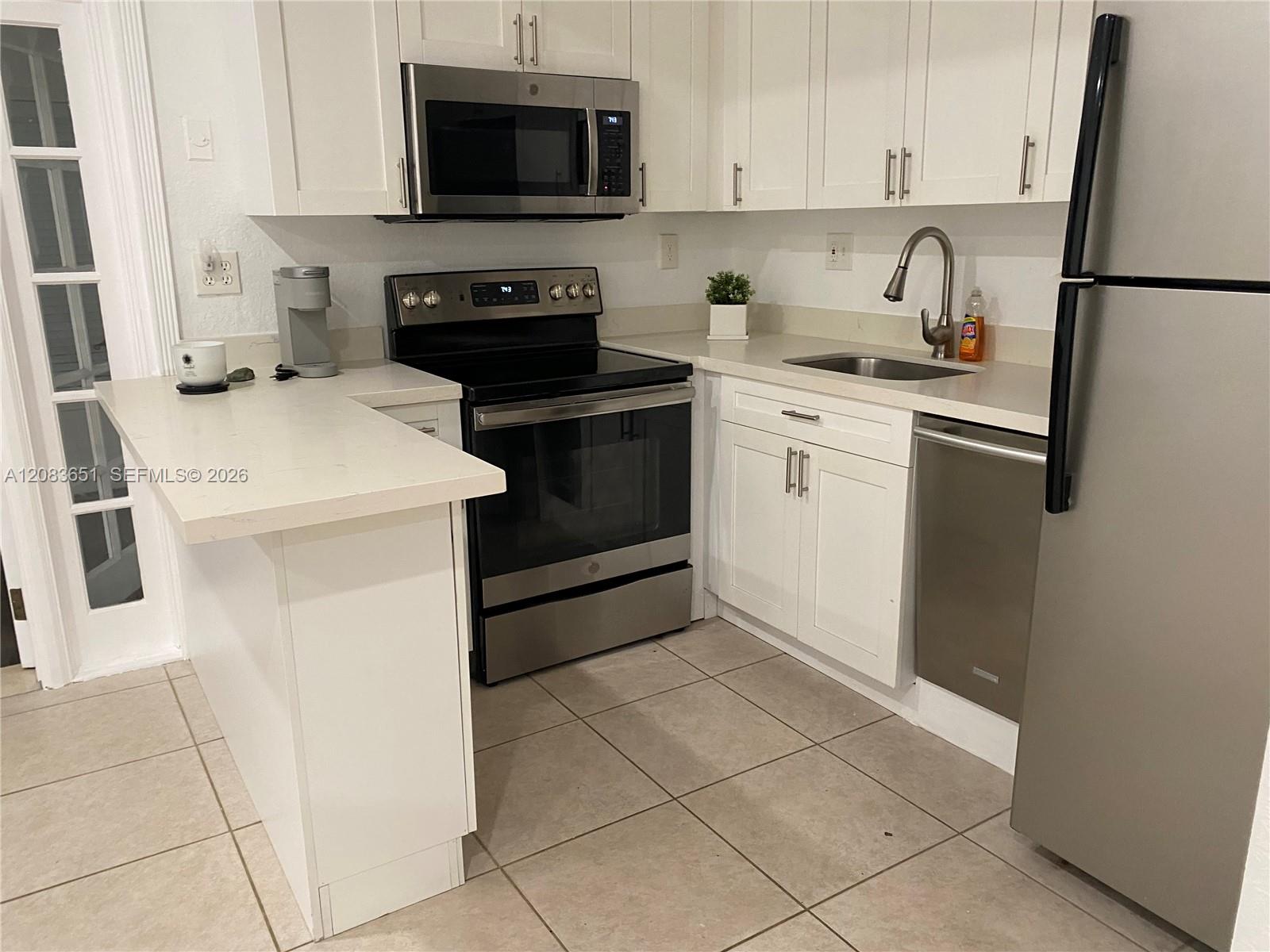 1 Edgewater Dr # 103 — Photo 4
