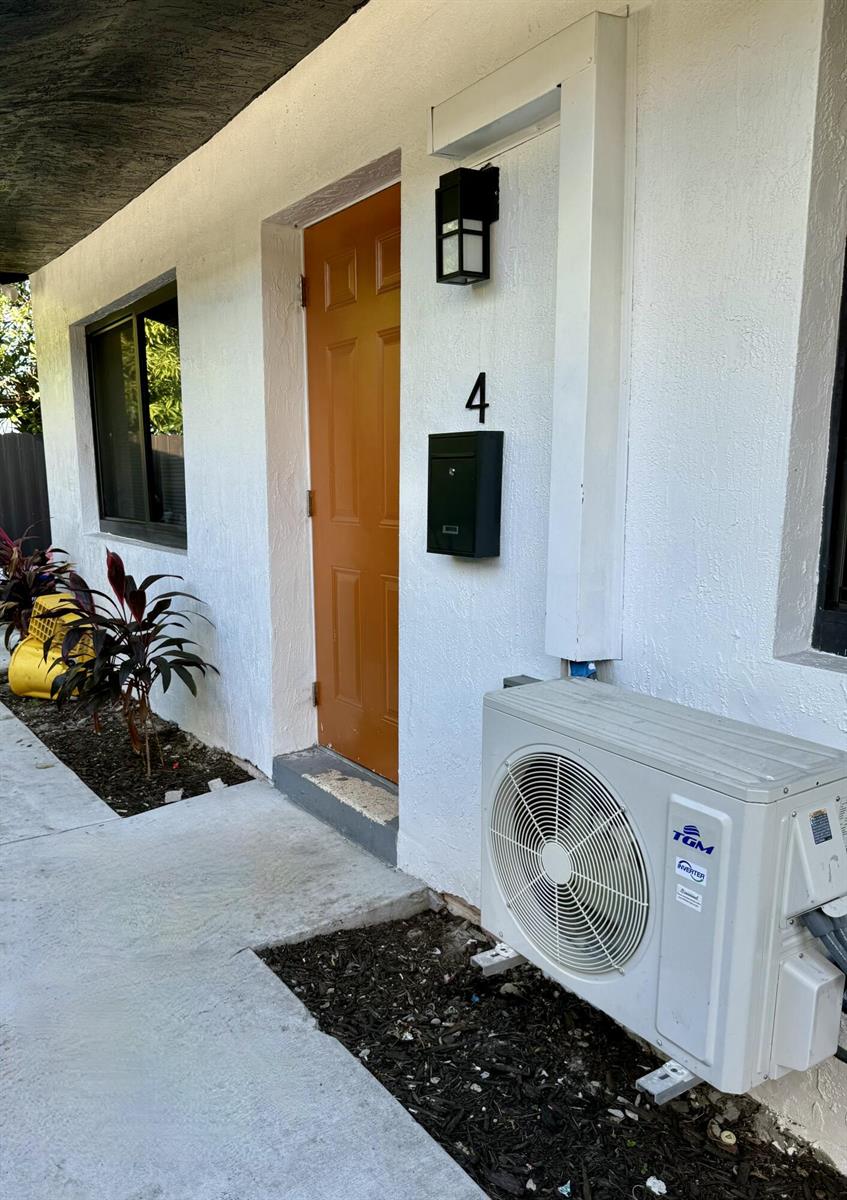 880 NW 8th Avenue, Pompano Beach FL 33060