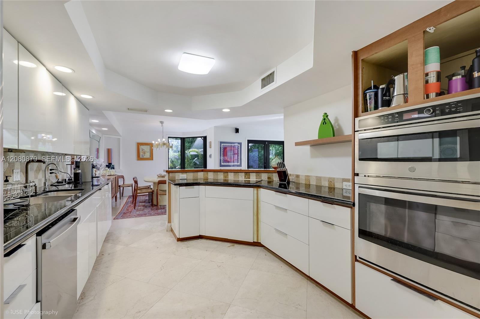 596 Fernwood Rd # B — Photo 5