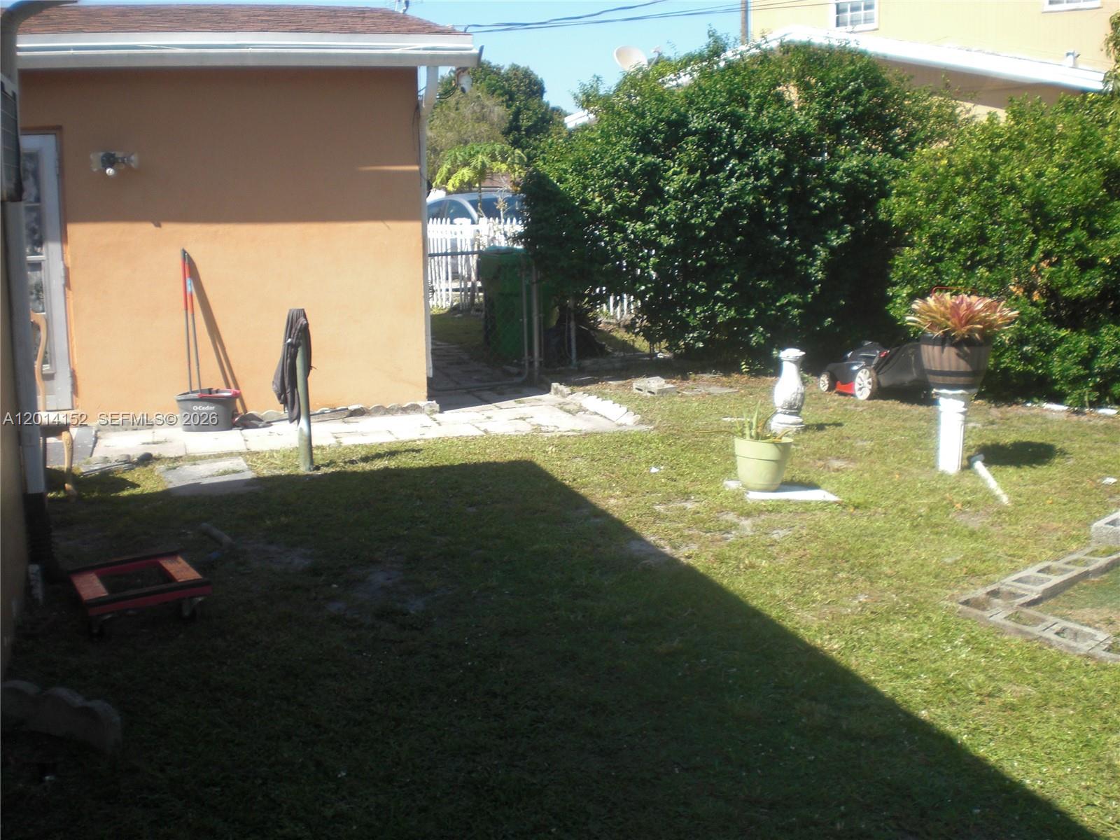 6270 NW 18th St — Photo 2