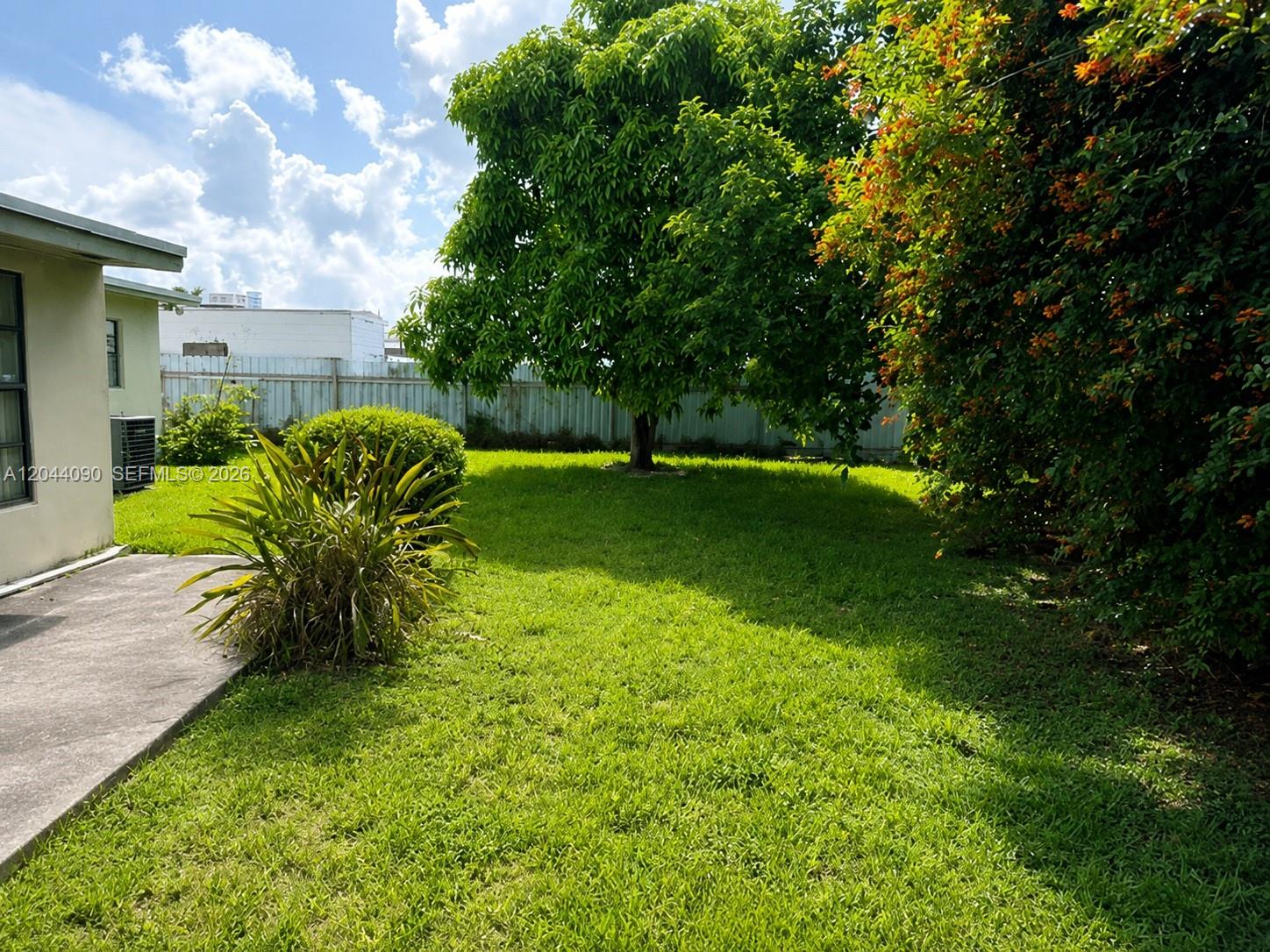 11832 SW 185th Ter — Photo 3