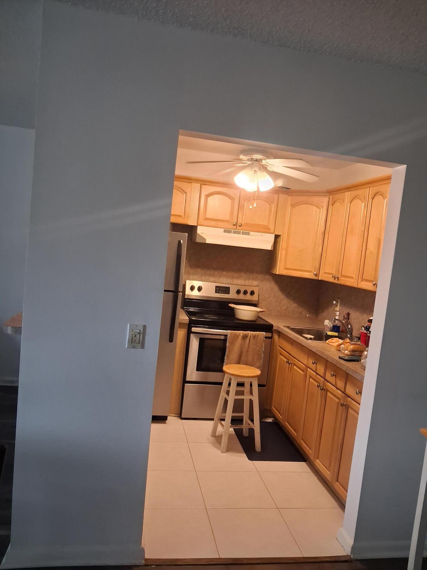 205 Fanshaw E — Photo 3