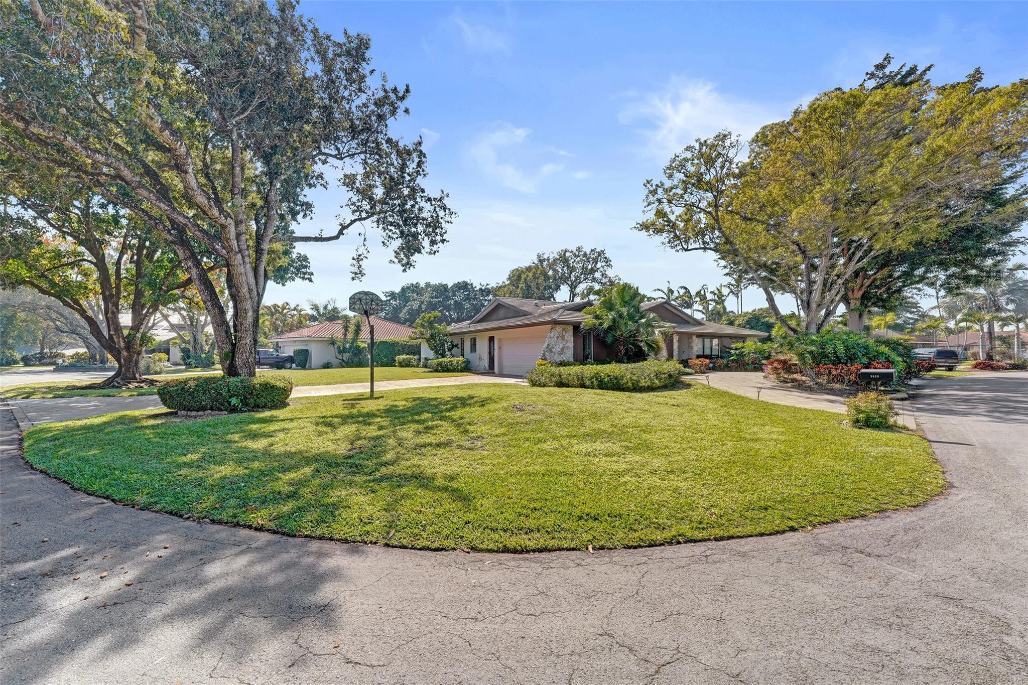 9600 Conch Shell Manor — Photo 2