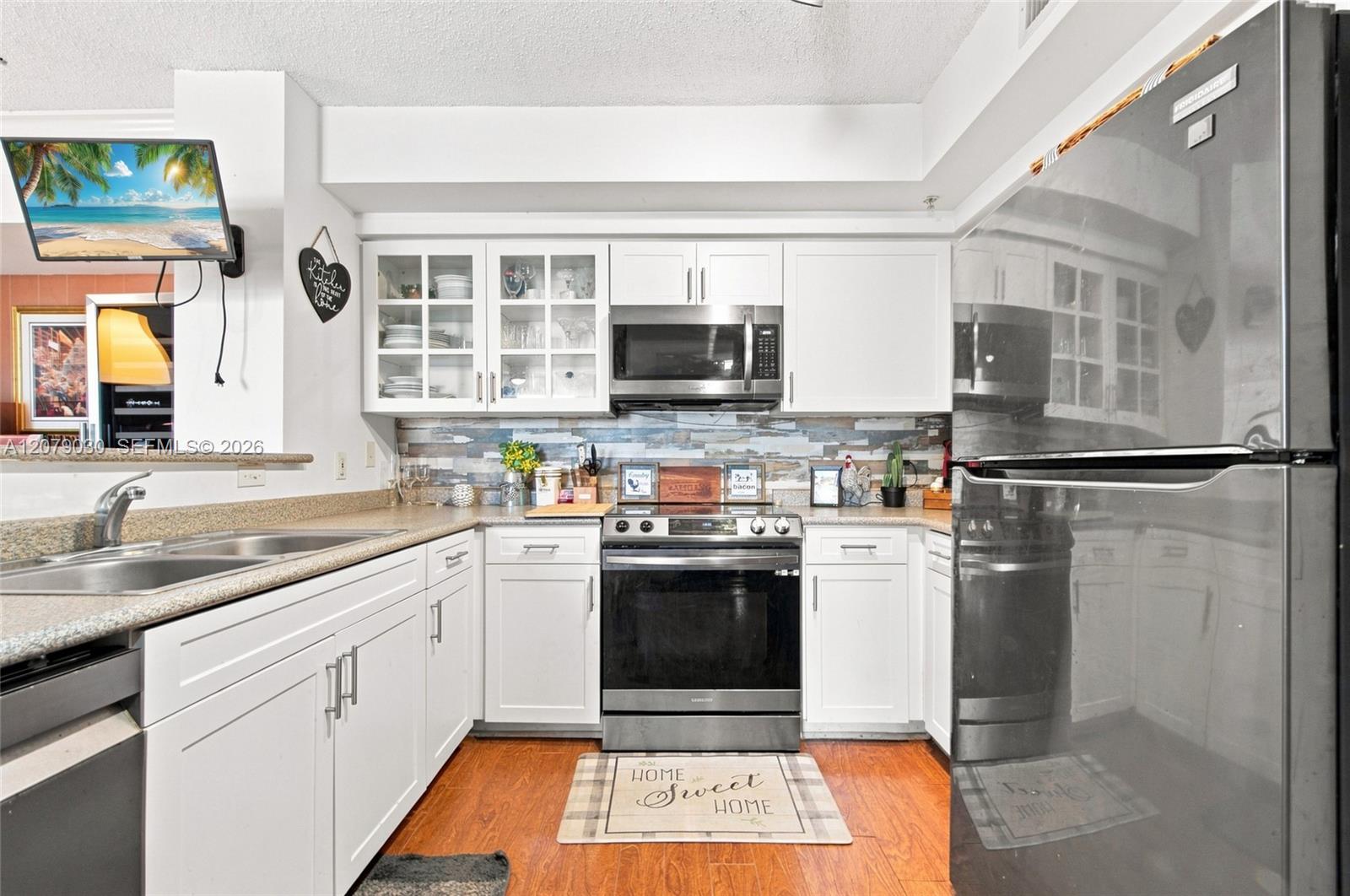 1919 Van Buren St # 614A — Photo 3