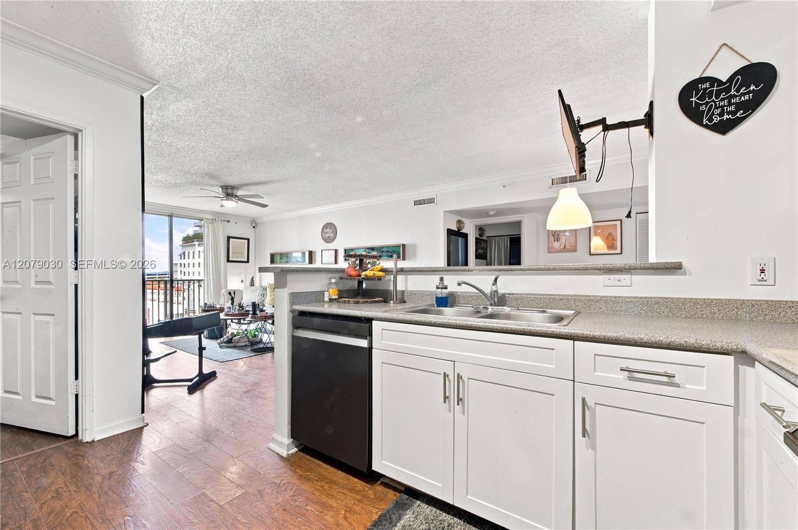 1919 Van Buren St # 614A — Photo 4