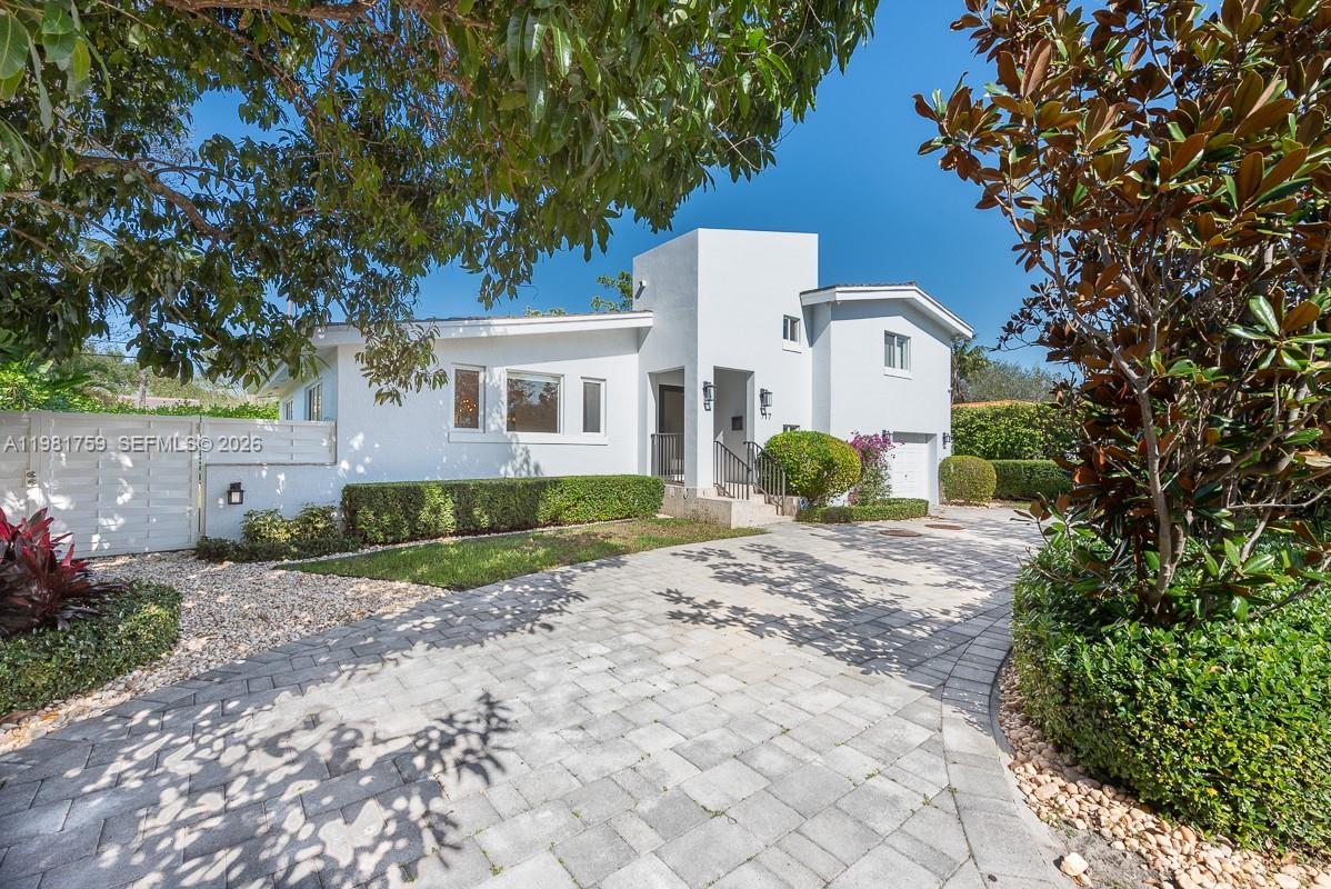 717 Benevento Ave, Coral Gables FL 33146