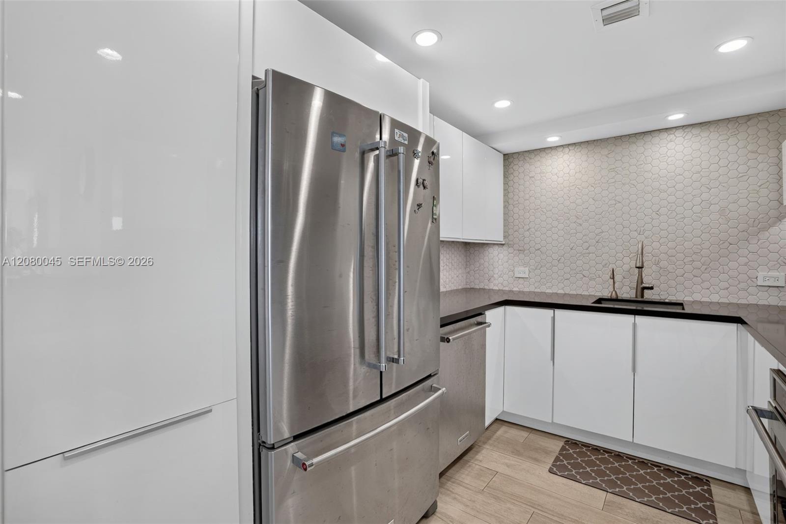 2500 NE 135th St # C311 — Photo 3