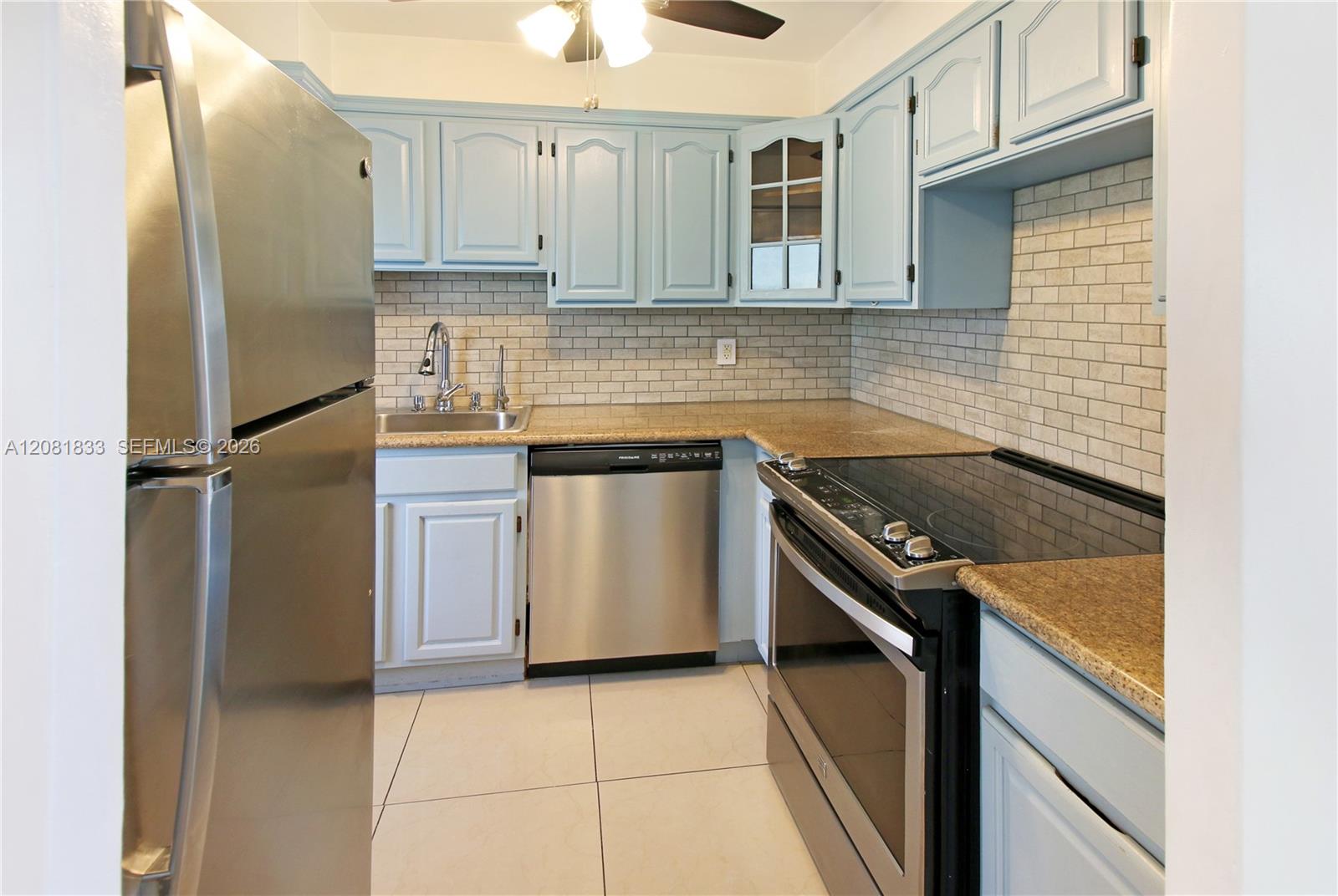 220 Kings Point Dr # 304 — Photo 3