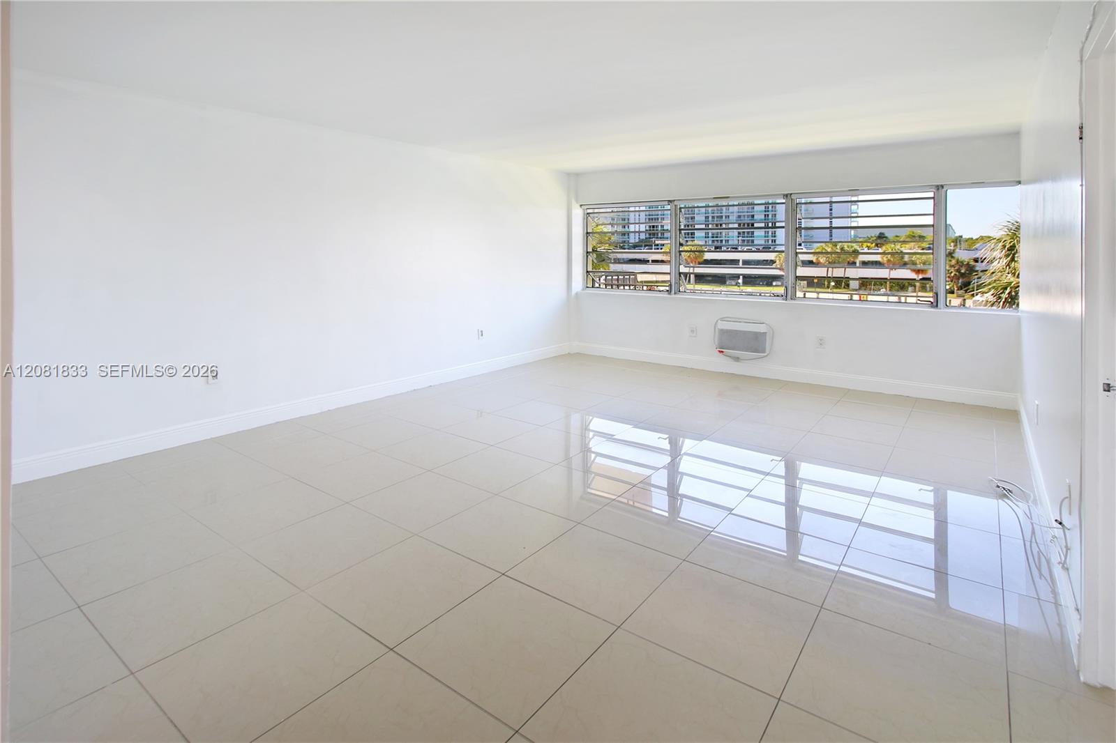 220 Kings Point Dr # 304 — Photo 4