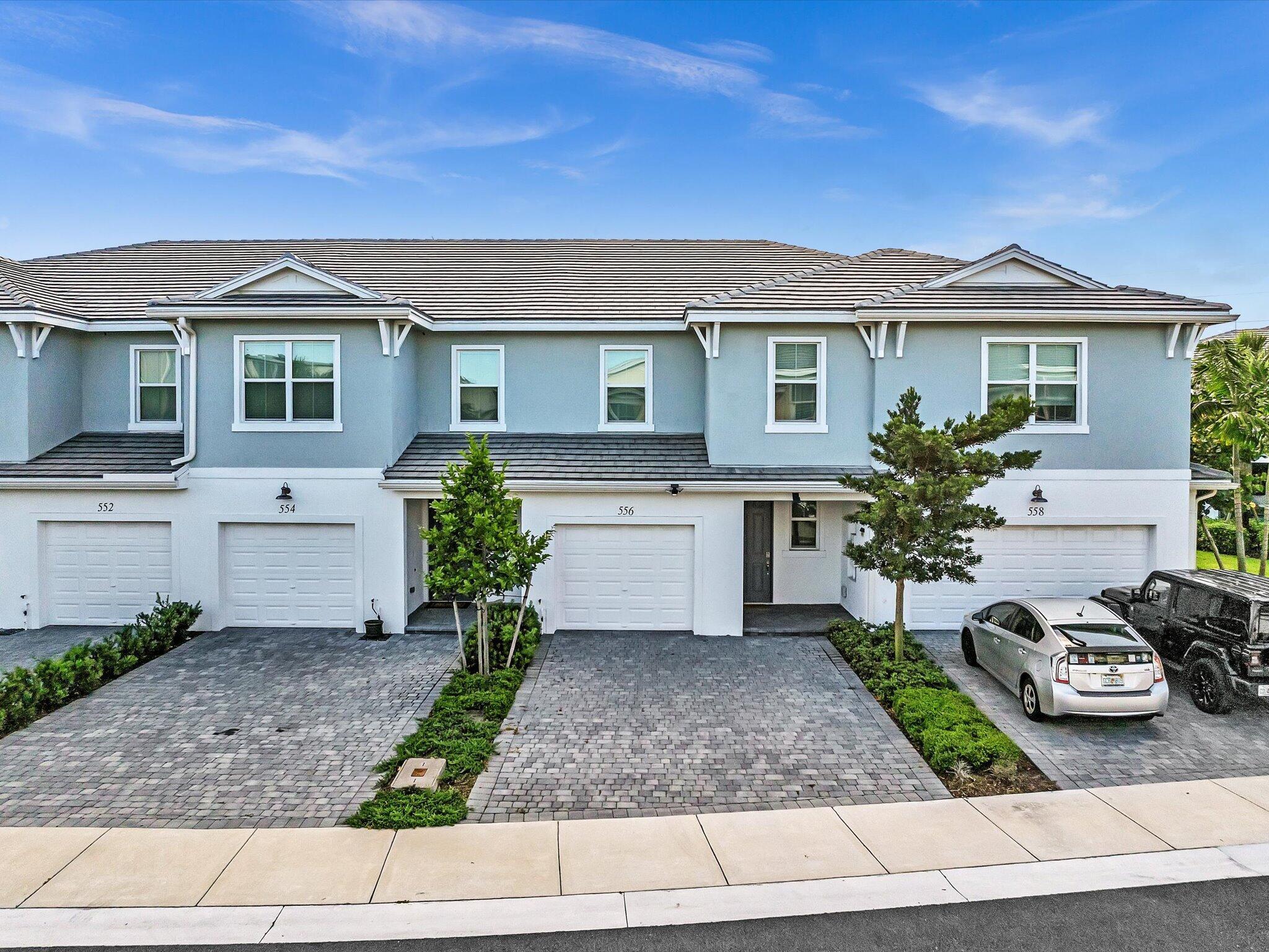 556 Sanderling Circle, Deerfield Beach FL 33442