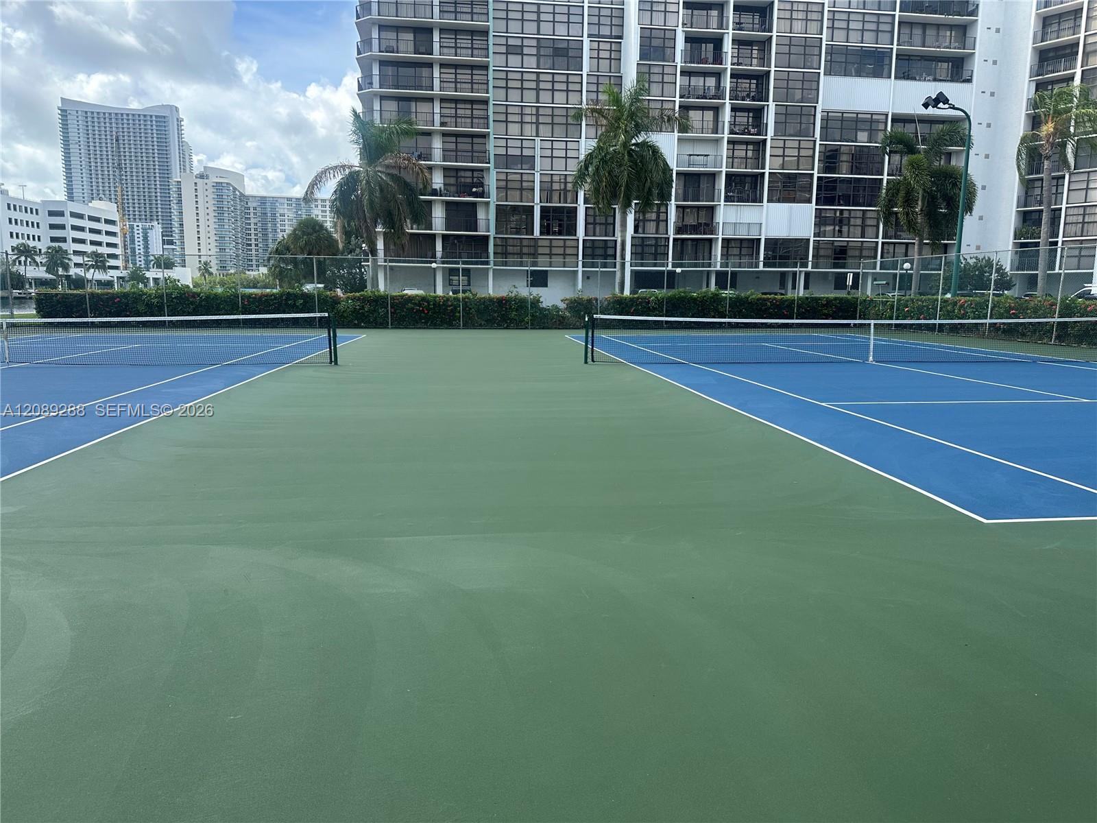 600 Parkview Dr # 627 — Photo 4