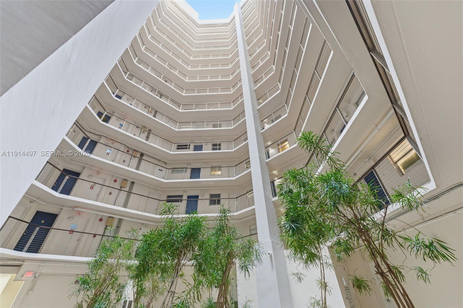 1881 WASHINGTON Avenue # 4A View 2