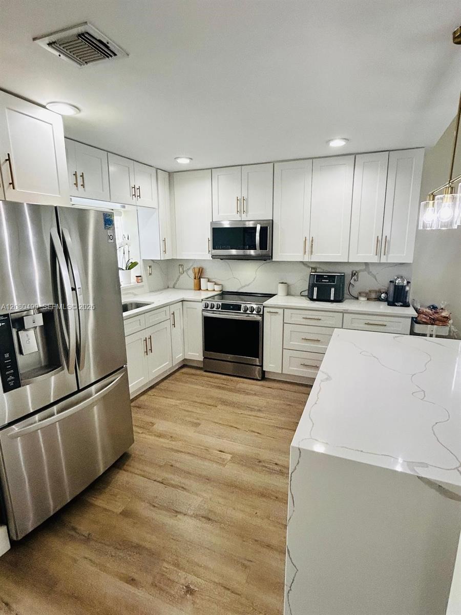 7342 NW 38th Pl — Photo 3