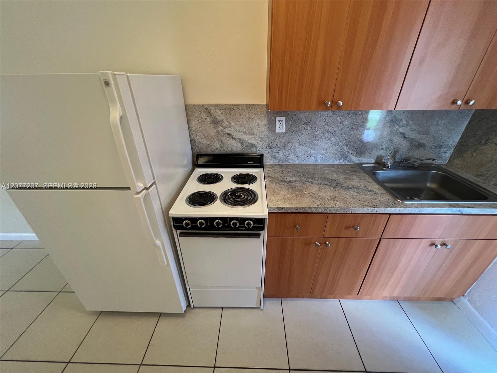 700 NE 85th St # 14 — Photo 3