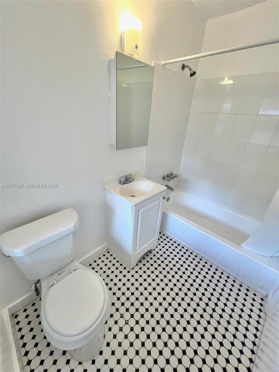 700 NE 85th St # 14 — Photo 4