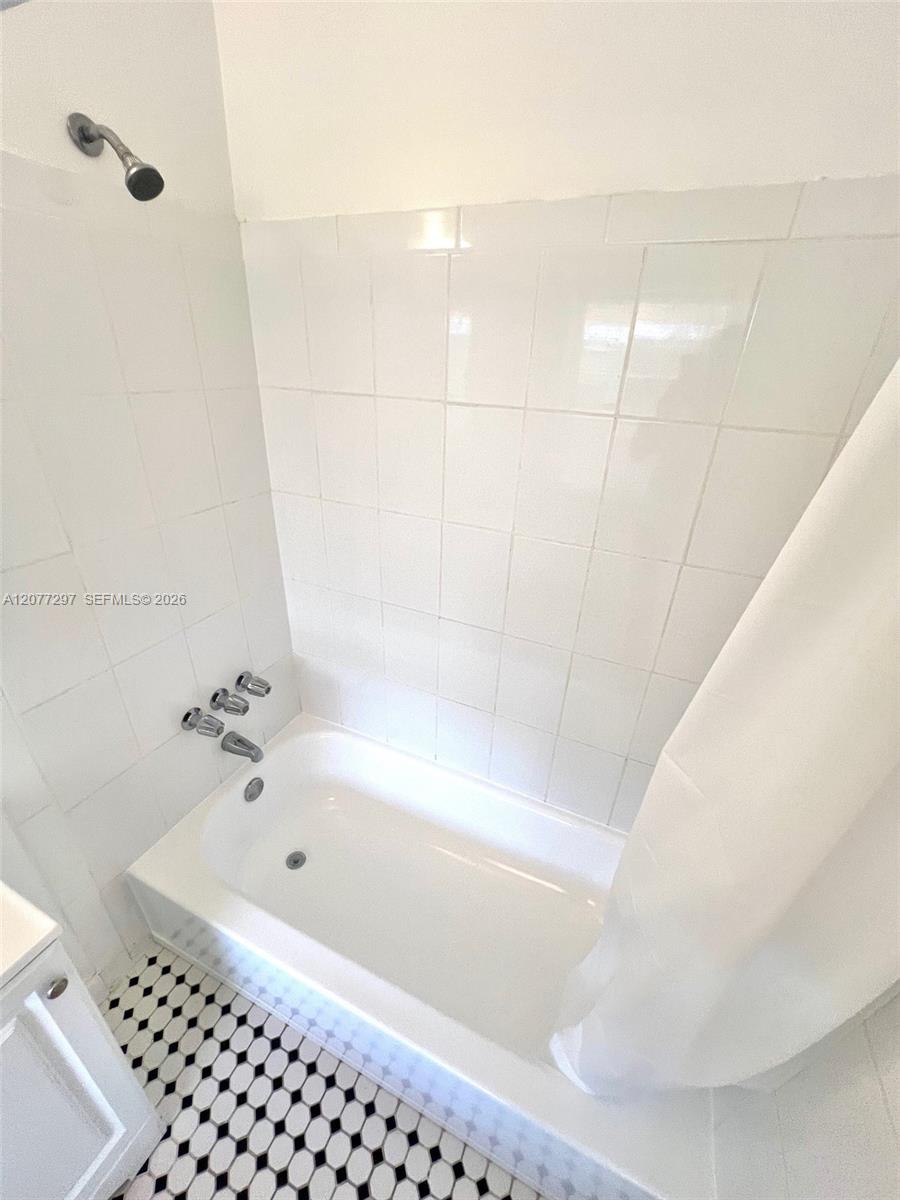 700 NE 85th St # 14 — Photo 5
