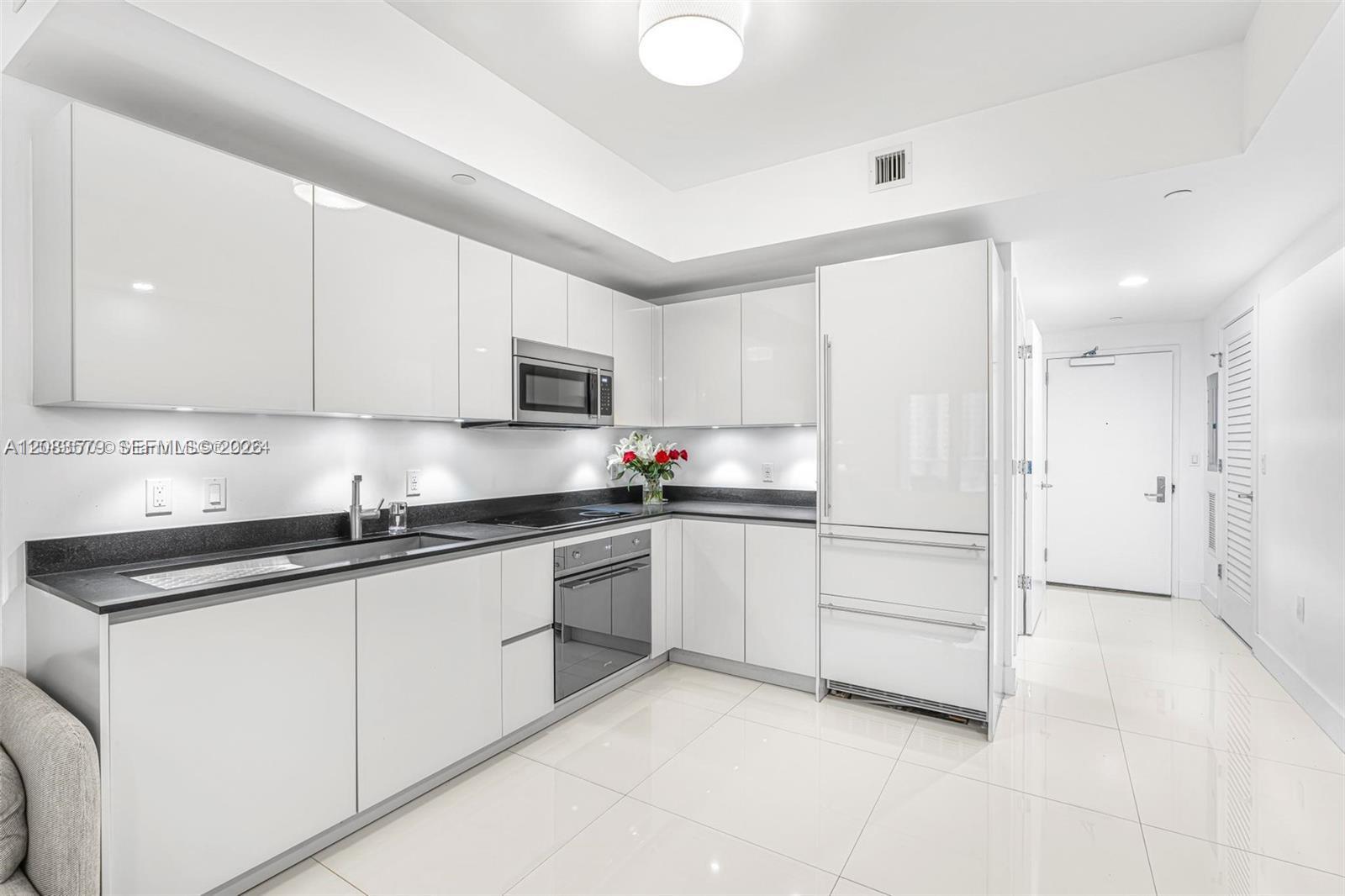 1010 Brickell Ave # 1710 — Photo 4