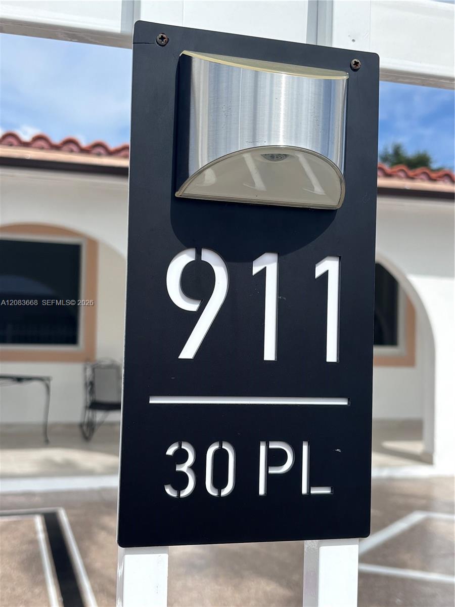 911 NW 30th Pl # 911 — Photo 3