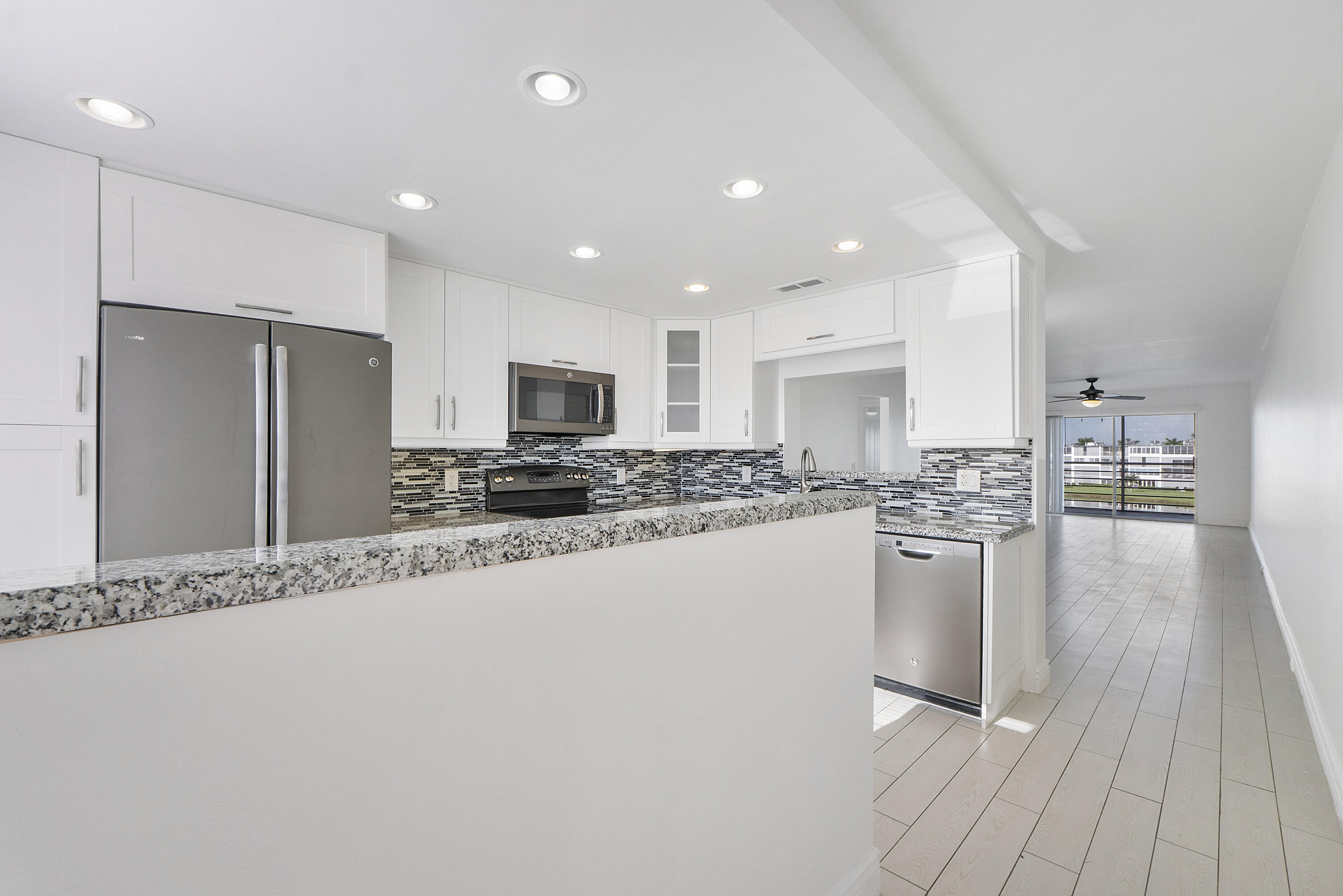 4072 Guildford D — Photo 2