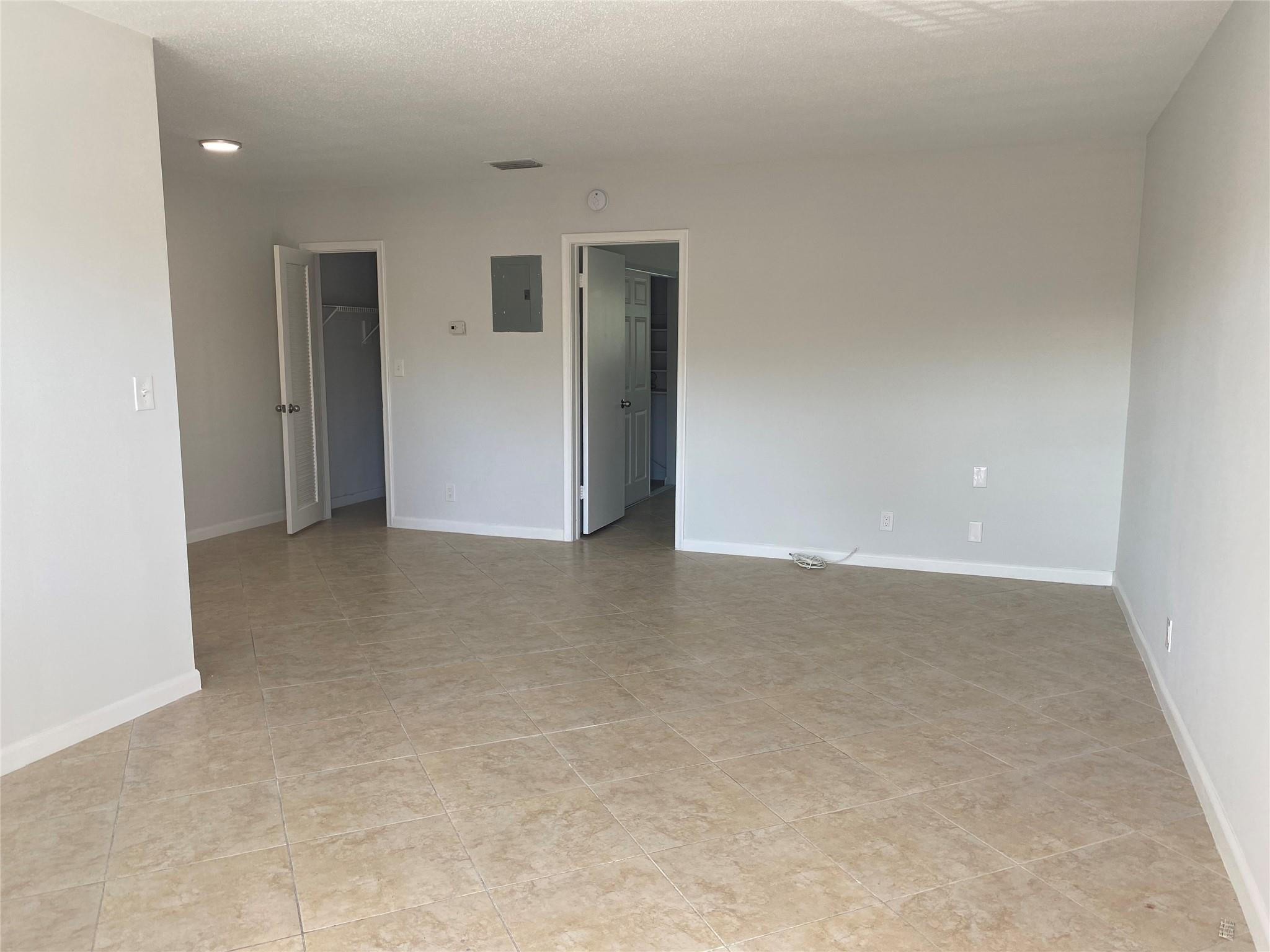 853 SE 4TH Court Apt 14 — Photo 2