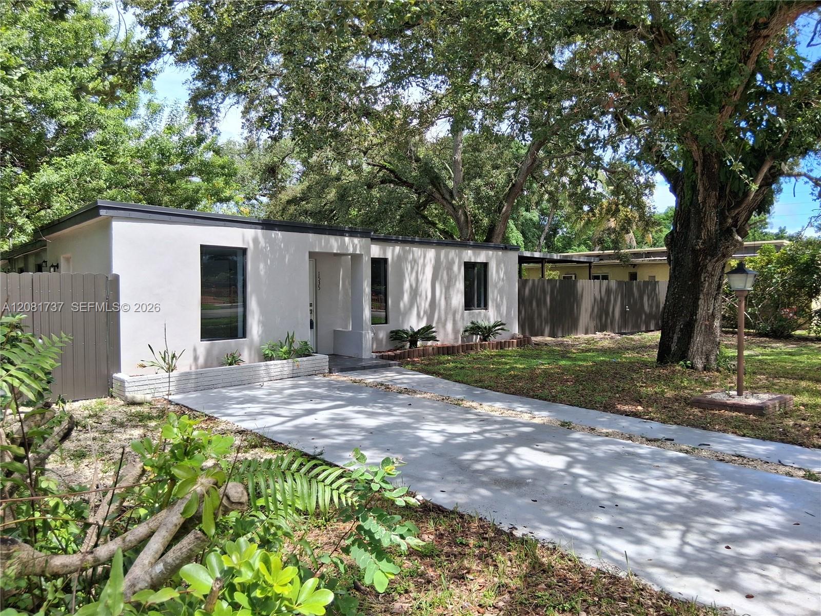 1535 NE 139 St, North Miami FL 33161