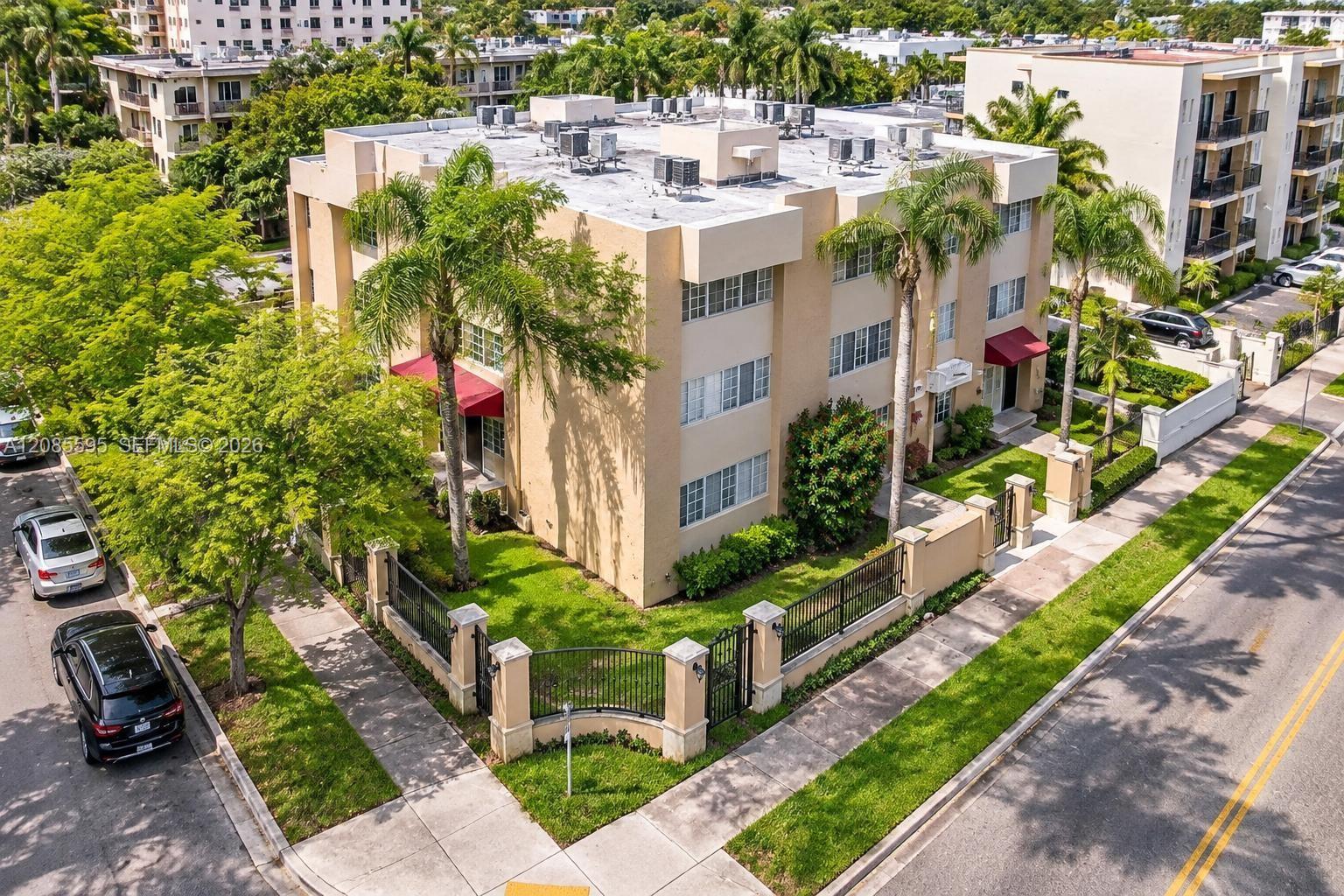 300 Madeira Ave # 304, Coral Gables FL 33134