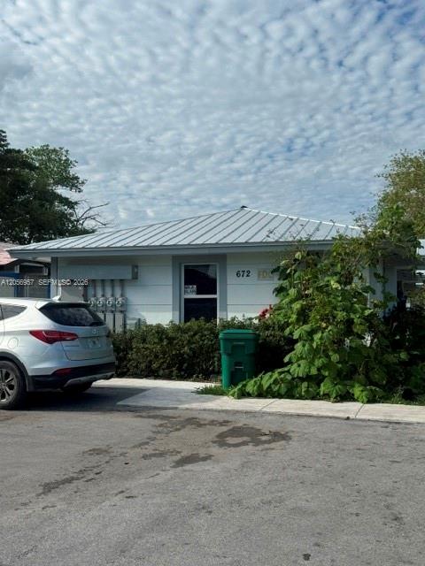 678 NW 14th St — Photo 2