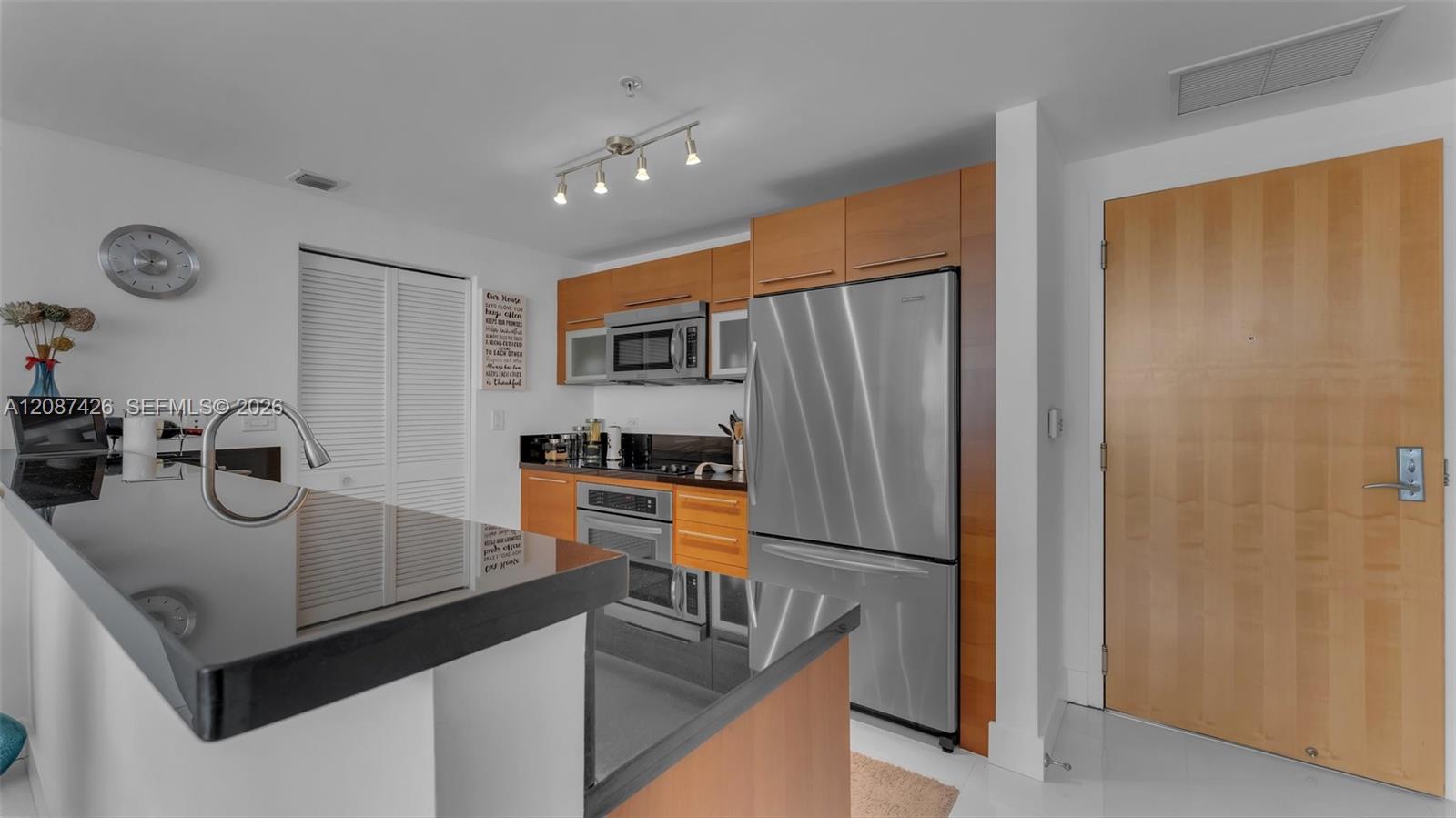253 NE 2nd St # 1910 — Photo 4