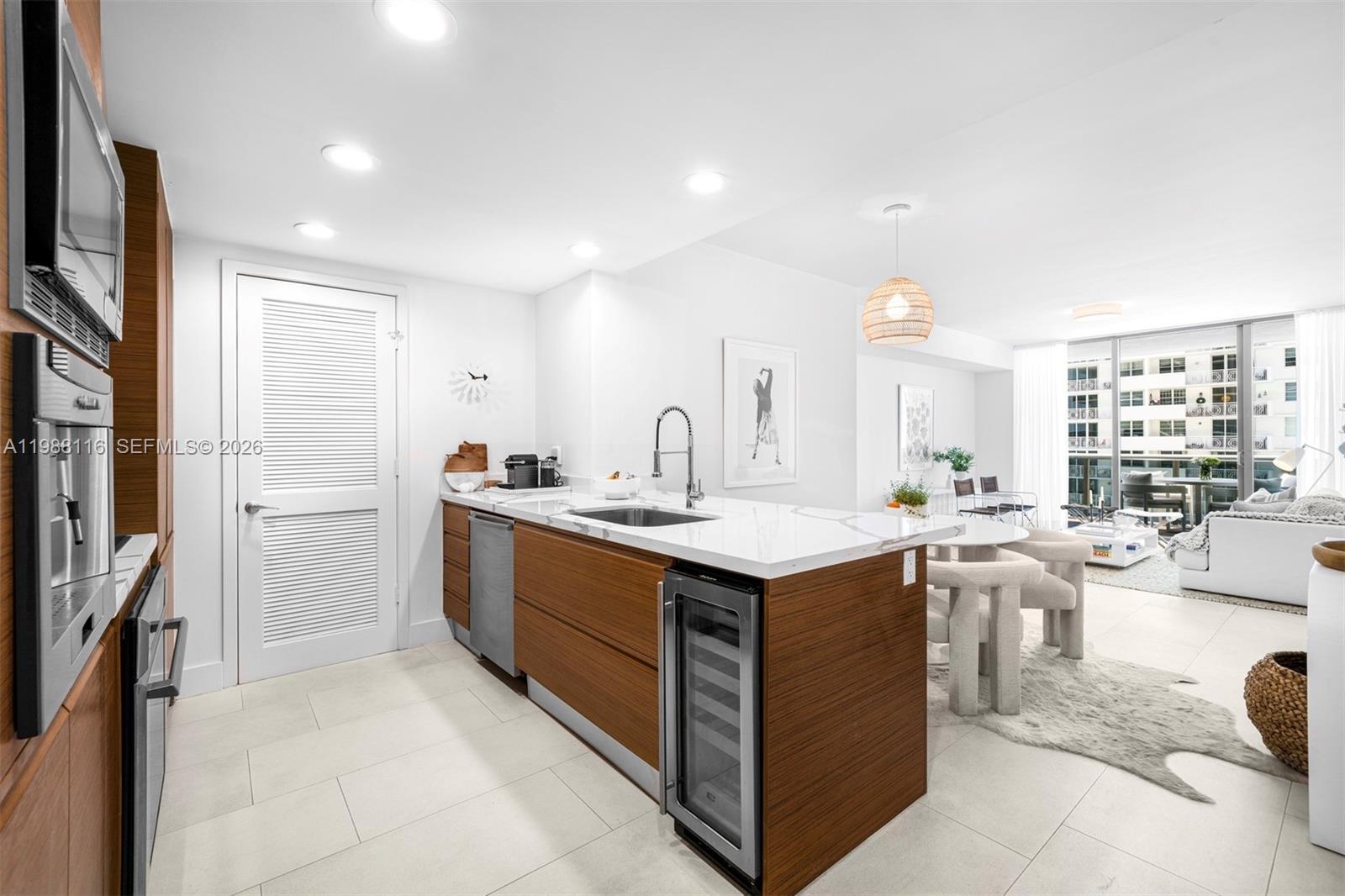 5875 Collins Ave # 906 — Photo 4