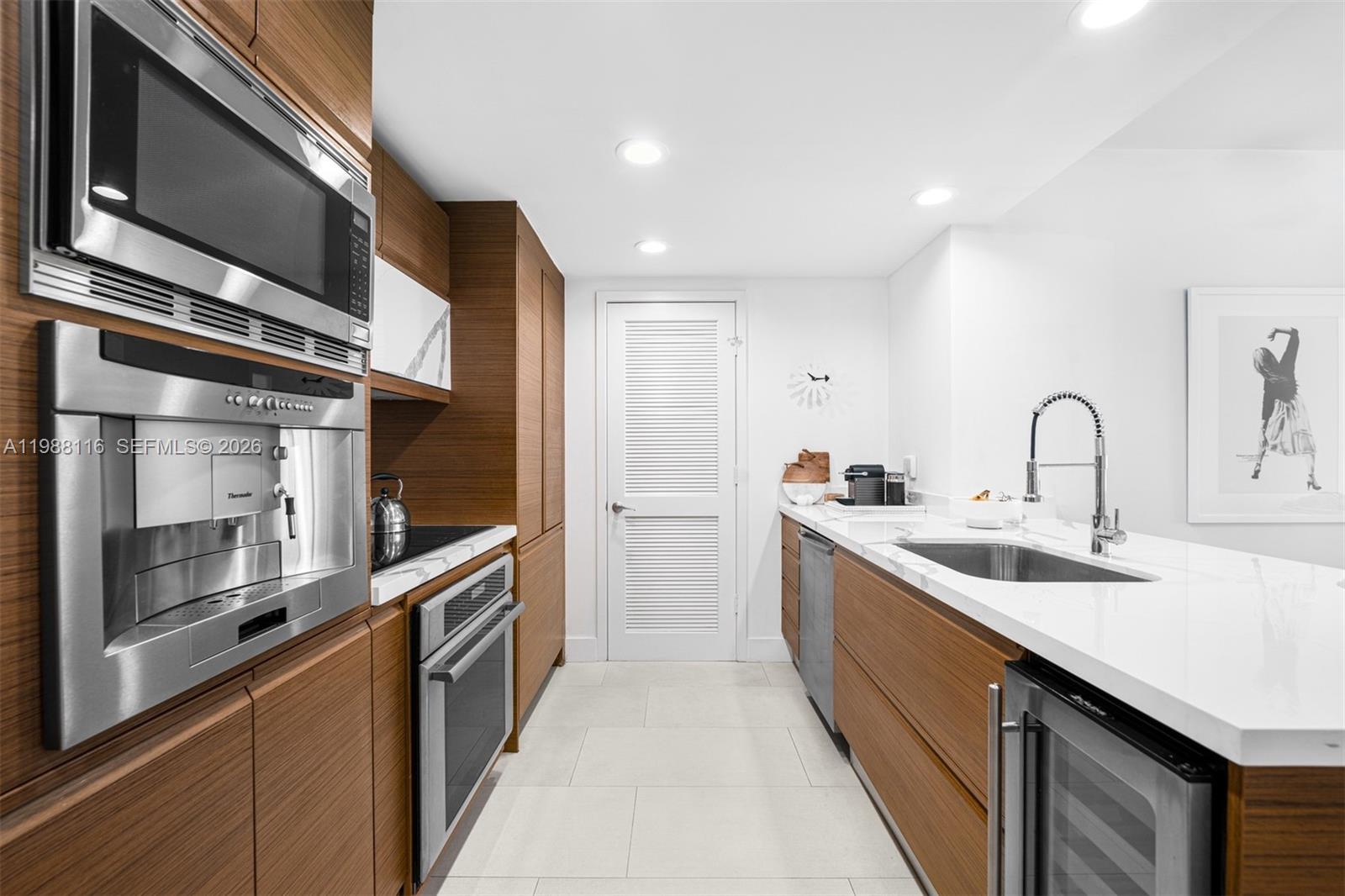 5875 Collins Ave # 906 — Photo 5