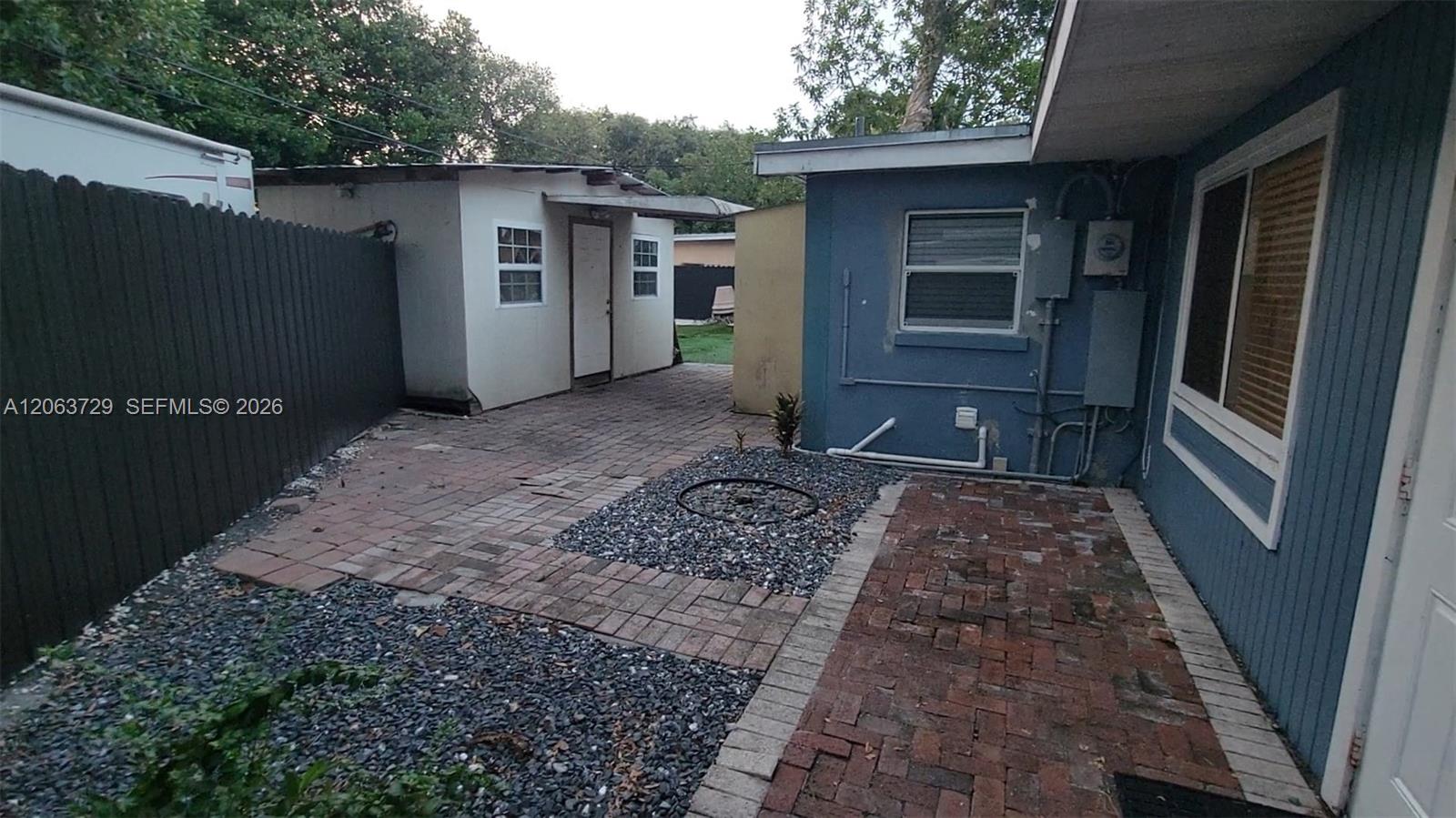 1115 SW 25th Ave # B — Photo 3