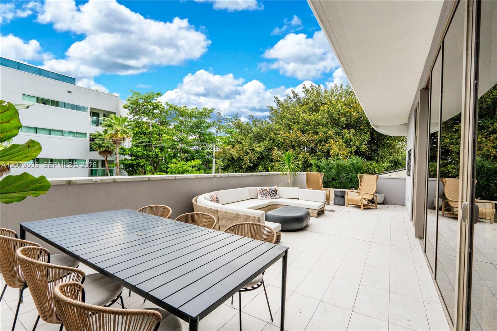 2678 Tigertail Ave # 202 — Photo 4